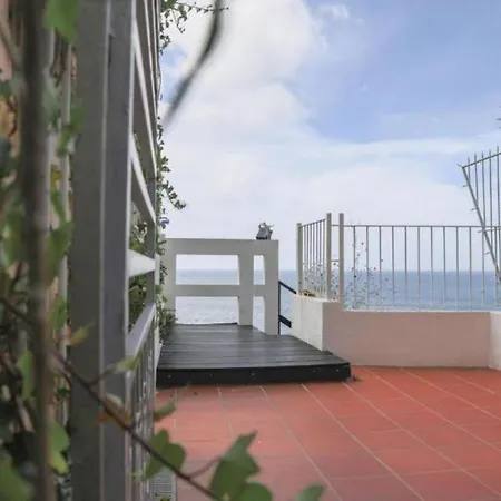 House On The * Sesimbra